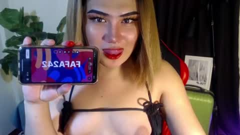 Snapshot of sexy_rc18 chatting on June 2026 06:32:02 PM RC online show from June 2026 06:32:02 PM