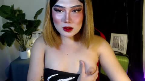 Snapshot of sexy_rc18 chatting on June 2026 06:23:01 PM RC online show from June 2026 06:23:01 PM