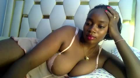 Snapshot of sexy_siera chatting on February 2025 11:10:02 AM laura online show from February 2025 11:10:02 AM