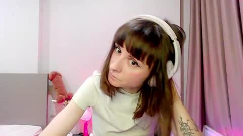 Snapshot of sexy_wise_kind chatting on May 2026 06:37:02 PM Mandy Green online show from May 2026 06:37:02 PM