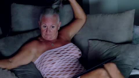 Snapshot of sexyalliekay chatting on July 2026 02:49:01 AM Sexy GILF Allie Kay online show from July 2026 02:49:01 AM