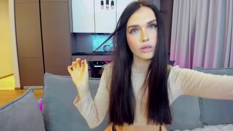 Lou online show from December 2024 08:06:02 PM