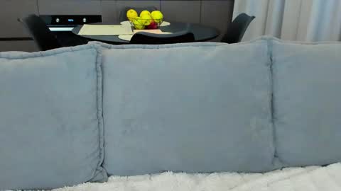 Lou online show from February 2025 10:39:01 PM