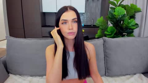 Lou online show from February 2025 08:53:02 PM