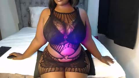 sexychocco online show from November 2025 04:00:01 PM