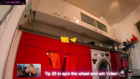 Snapshot of sexydea chatting on February 2025 12:16:02 PM XDA online show from February 2025 12:16:02 PM