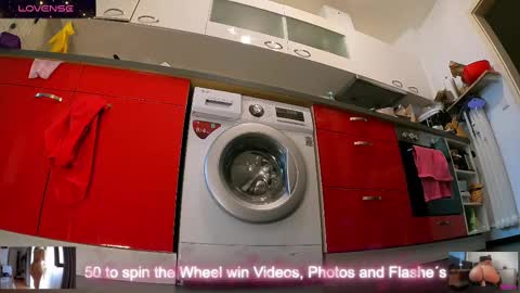 Snapshot of sexydea chatting on February 2025 10:59:01 AM XDA online show from February 2025 10:59:01 AM