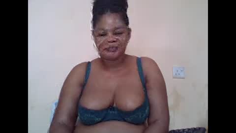 Snapshot of sexydove2 chatting on February 2025 06:23:01 AM EMILY online show from February 2025 06:23:01 AM
