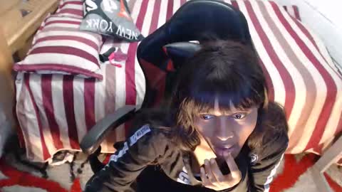 sexyjustin202 online show from October 2025 02:04:02 AM