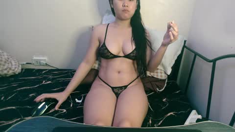 Snapshot of sexylove212002 chatting on December 2024 10:34:02 PM Lily online show from December 2024 10:34:02 PM