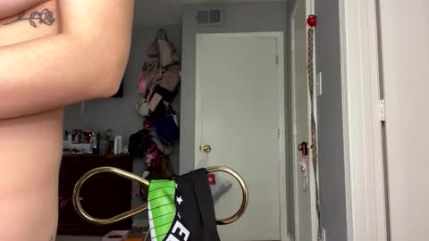 sexymamita22 online show from April 2026 06:36:02 PM