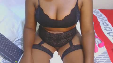 Snapshot of sexymompie chatting on December 2024 08:33:01 PM CANDY online show from December 2024 08:33:01 PM