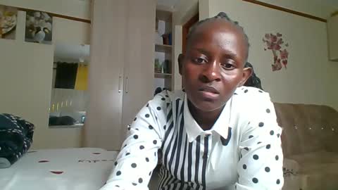 sexyreddebony online show from December 2024 01:16:02 PM