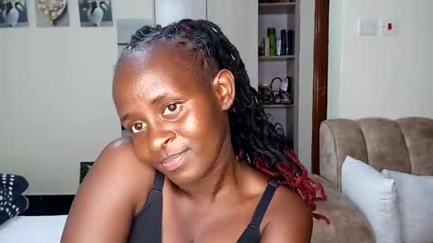 sexyreddebony online show from January 2025 02:18:01 PM