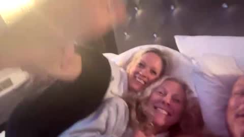 Princess Jackie and Daddy Steve online show from November 2025 09:48:02 AM