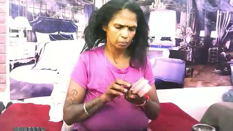 Snapshot of sexyva4u2luv chatting on November 2025 10:48:02 AM sexyva4u2luv online show from November 2025 10:48:02 AM