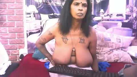 Snapshot of sexyva4u2luv chatting on December 2025 08:52:01 AM sexyva4u2luv online show from December 2025 08:52:01 AM