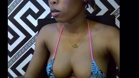 Snapshot of sezy_petite chatting on September 2025 11:21:01 PM Wealth online show from September 2025 11:21:01 PM