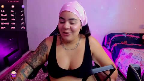 Snapshot of shaaroonhillss1 chatting on November 2025 06:07:02 PM sharoon online show from November 2025 06:07:02 PM