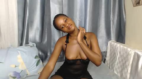 Snapshot of shakkiecam chatting on October 2025 12:52:02 PM Shaky online show from October 2025 12:52:02 PM