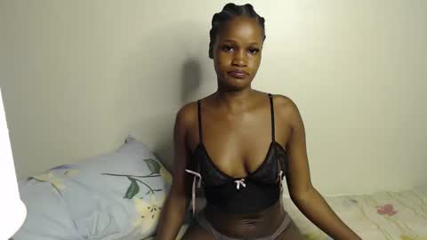 Snapshot of shakkiecam chatting on October 2025 04:41:01 PM Shaky online show from October 2025 04:41:01 PM