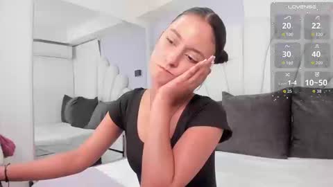 Snapshot of shamara_thomson chatting on September 2025 01:30:01 AM Shamara Thomson online show from September 2025 01:30:01 AM