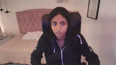 shanelle online show from November 2025 03:19:02 PM