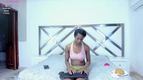 Snapshot of shanelle__ chatting on November 2025 01:10:02 PM S H A N E L L E online show from November 2025 01:10:02 PM