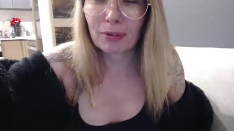 Snapshot of shannon07 chatting on December 2024 01:15:02 AM Shannon07 online show from December 2024 01:15:02 AM