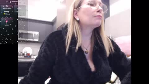 Shannon07 online show from December 2025 04:09:01 AM