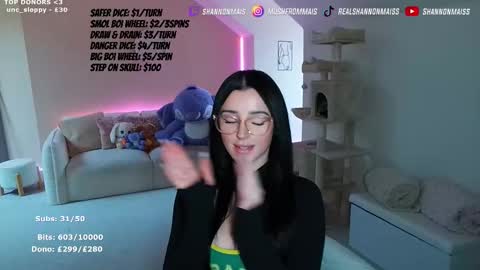 Snapshot of shannonblooms chatting on November 2025 01:57:02 PM Shanmais online show from November 2025 01:57:02 PM