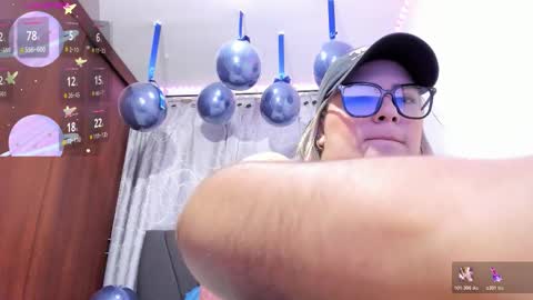 Snapshot of shantal_smith9 chatting on November 2025 03:52:01 AM S H A N T A L S M I T H online show from November 2025 03:52:01 AM