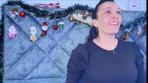 Snapshot of shantey_laurent chatting on December 2025 01:51:02 PM shantey online show from December 2025 01:51:02 PM