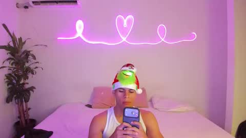 Snapshot of shark_boy21 chatting on November 2025 12:36:01 AM shark_boy21 online show from November 2025 12:36:01 AM