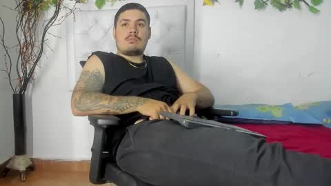 Snapshot of sharkmerlin chatting on November 2025 02:43:01 AM jhon deibyd online show from November 2025 02:43:01 AM