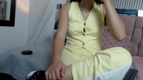 Snapshot of sharlotte__jones chatting on January 2026 01:59:02 PM Sara online show from January 2026 01:59:02 PM