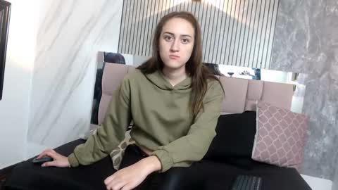 Snapshot of sharlotte__jones chatting on February 2026 02:05:01 PM Sara online show from February 2026 02:05:01 PM