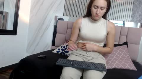 Snapshot of sharlotte__jones chatting on February 2026 12:10:02 PM Sara online show from February 2026 12:10:02 PM