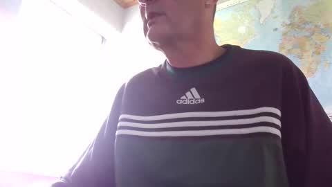 Snapshot of sharpshoder chatting on September 2025 10:37:01 AM Peter online show from September 2025 10:37:01 AM