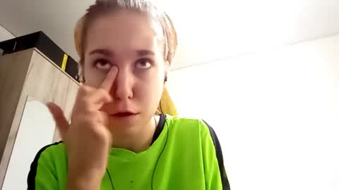 Annette online show from December 2025 06:33:02 AM