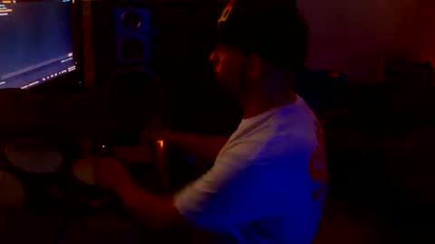 Snapshot of shawntheone3535b chatting on October 2025 04:55:02 AM shawntheone online show from October 2025 04:55:02 AM