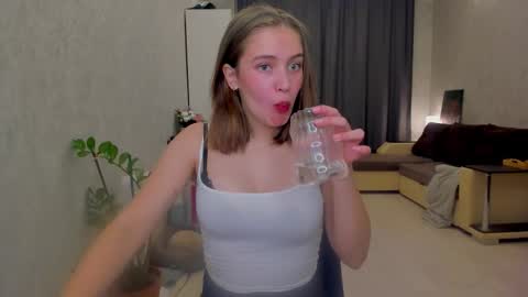 shawty__mariaa online show from October 2025 02:47:02 PM