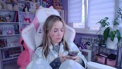 Katrin online show from December 2025 12:21:02 PM