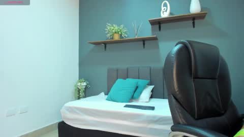 shayla online show from November 2025 12:54:02 AM