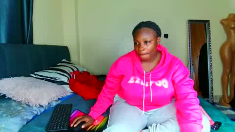 shee13 online show from December 2025 09:08:01 PM