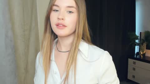 Snapshot of sheenaeast chatting on December 2024 09:59:02 AM Violet online show from December 2024 09:59:02 AM