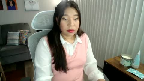 Snapshot of sheilyn_smith chatting on June 2026 04:33:01 AM sheilyn_smith online show from June 2026 04:33:01 AM