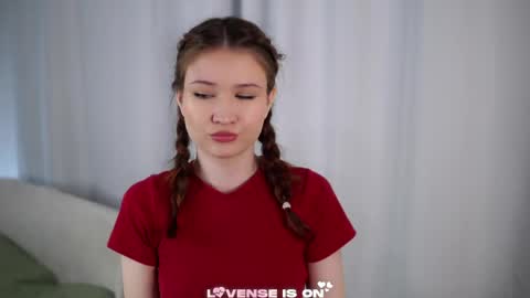 Lina online show from March 2026 01:39:02 PM