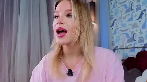 Snapshot of sheliamuyres chatting on June 2026 01:47:02 AM Lina online show from June 2026 01:47:02 AM