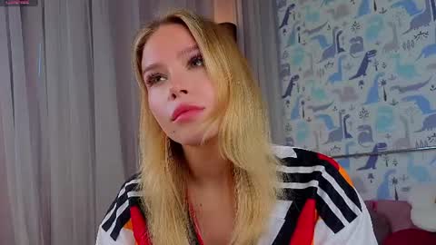 Snapshot of sheliamuyres chatting on July 2026 01:56:01 AM Lina online show from July 2026 01:56:01 AM
